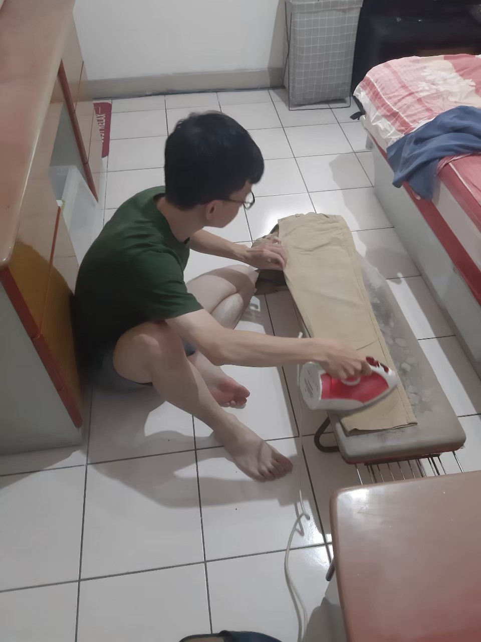 陪小均遠端，調眼鏡，吃火鍋，寫紅包