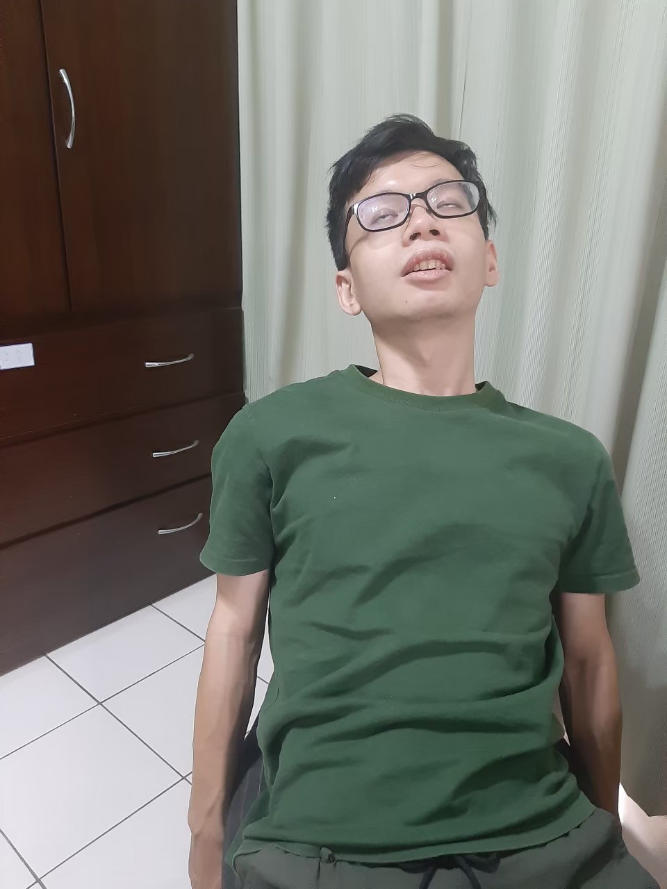 陪小均遠端，調眼鏡，吃火鍋，寫紅包