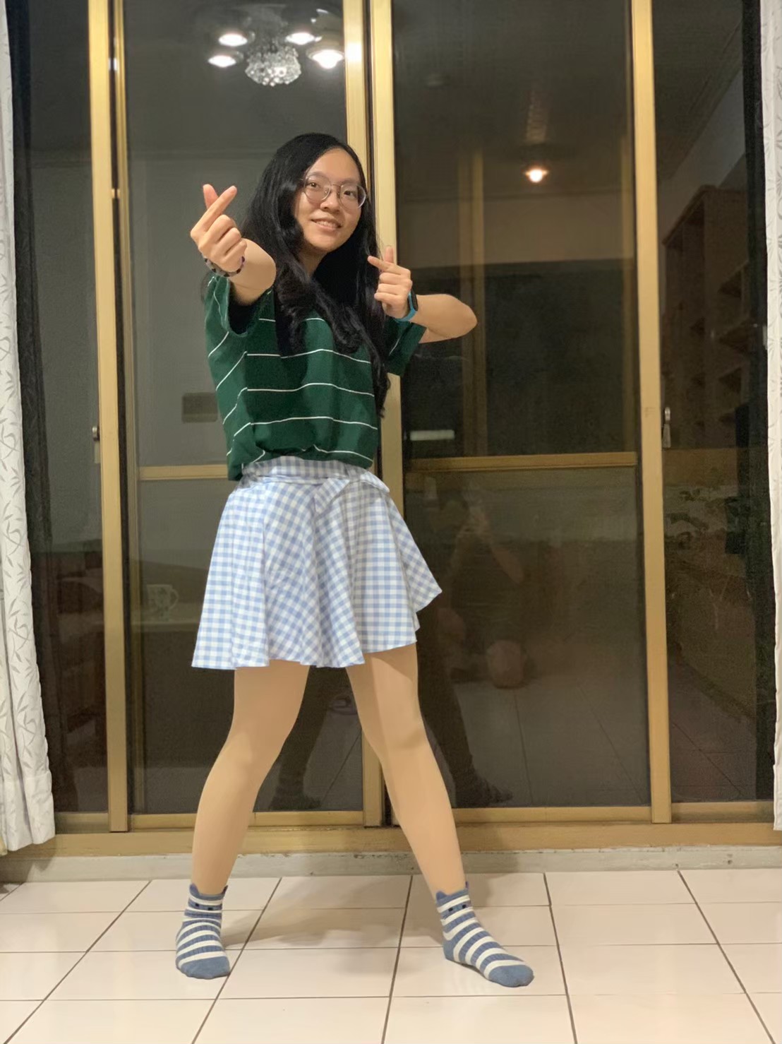 與小均模仿貼圖，看牙，看電影，吃糕餅