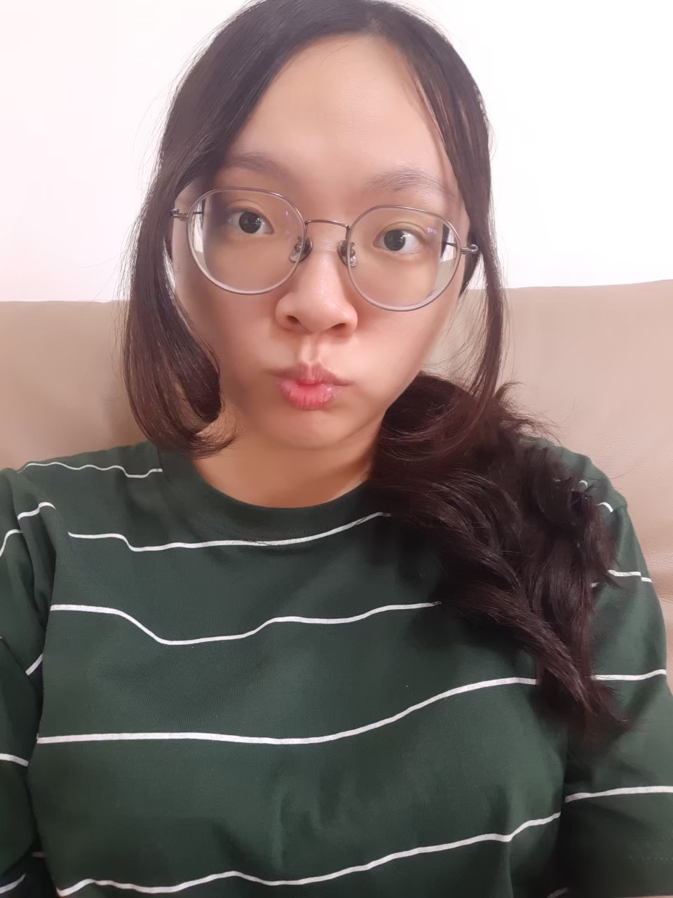 與小均模仿貼圖，看牙，看電影，吃糕餅