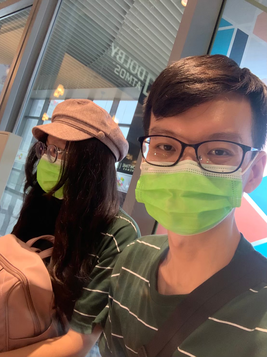 與小均模仿貼圖，看牙，看電影，吃糕餅