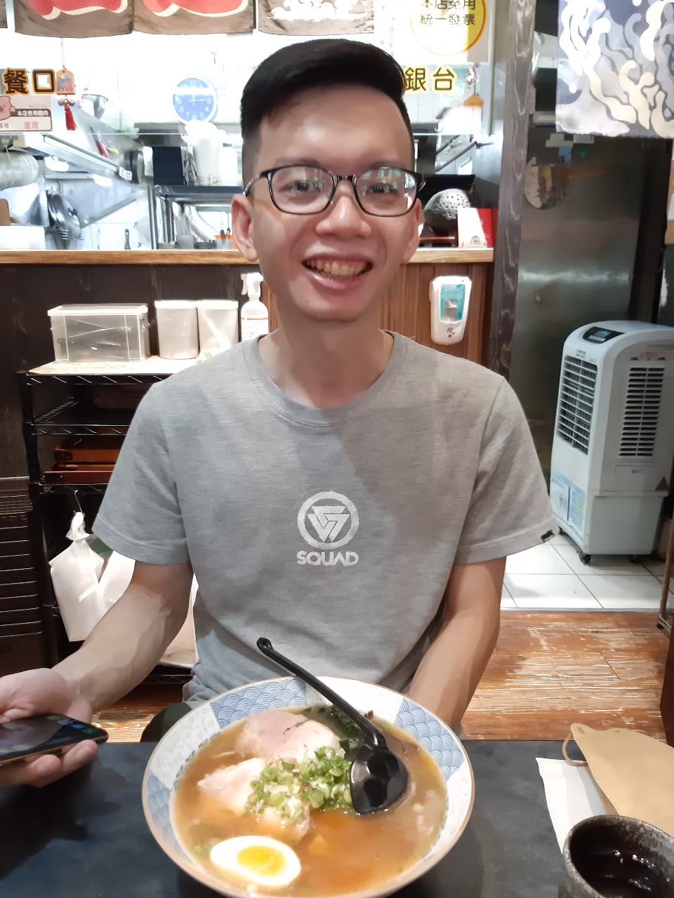 小均來丹鳳陪小金魚吃拉麵