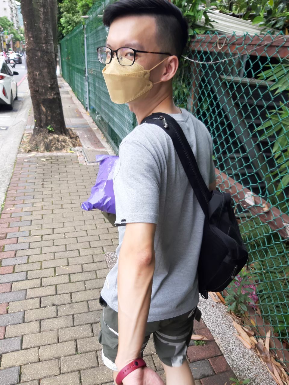 小均來丹鳳陪小金魚吃拉麵