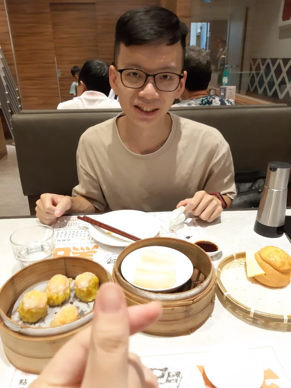 與小均玩overcook，吃點點心，逛街採買，吃南南