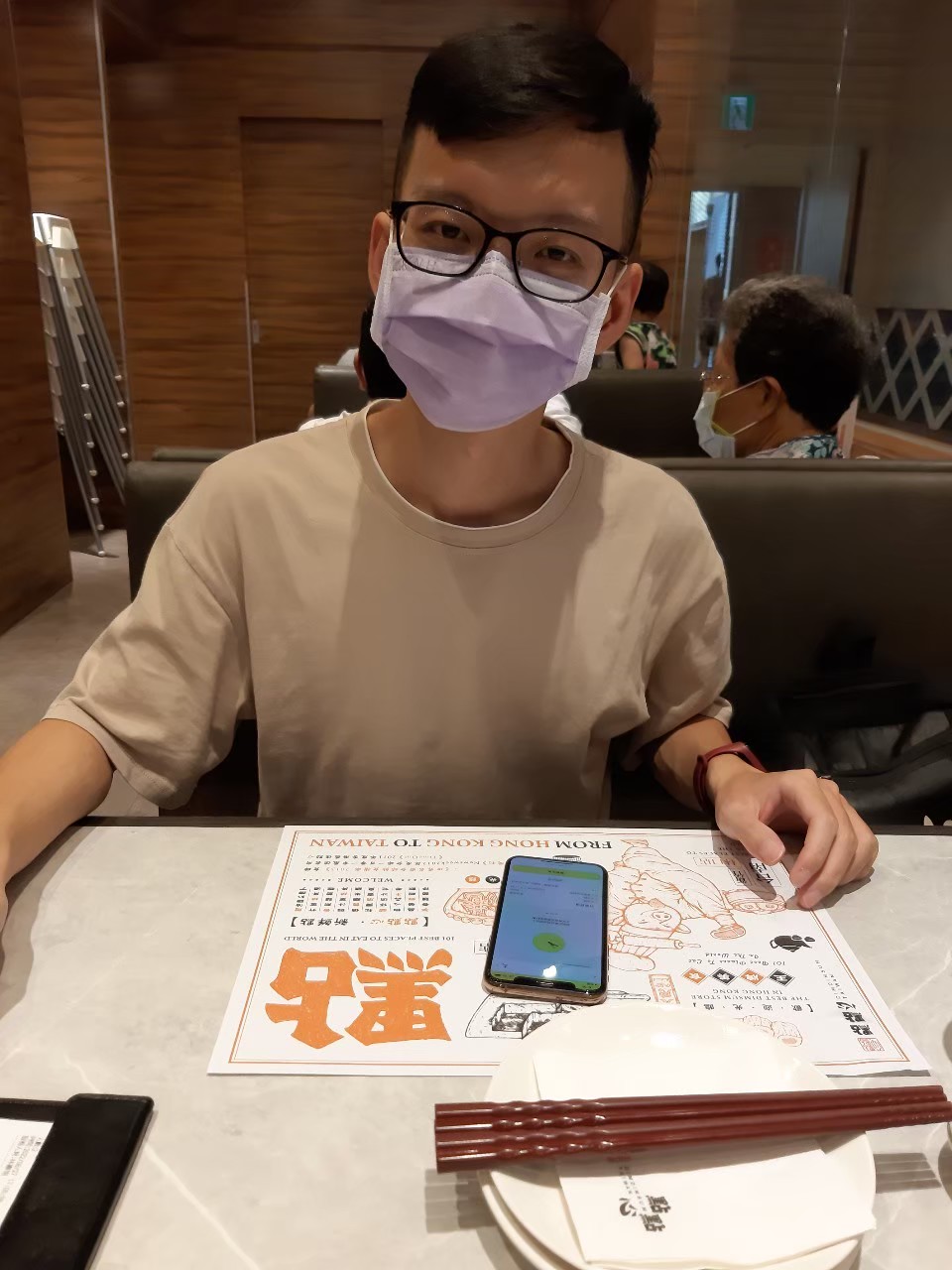 與小均玩overcook，吃點點心，逛街採買，吃南南