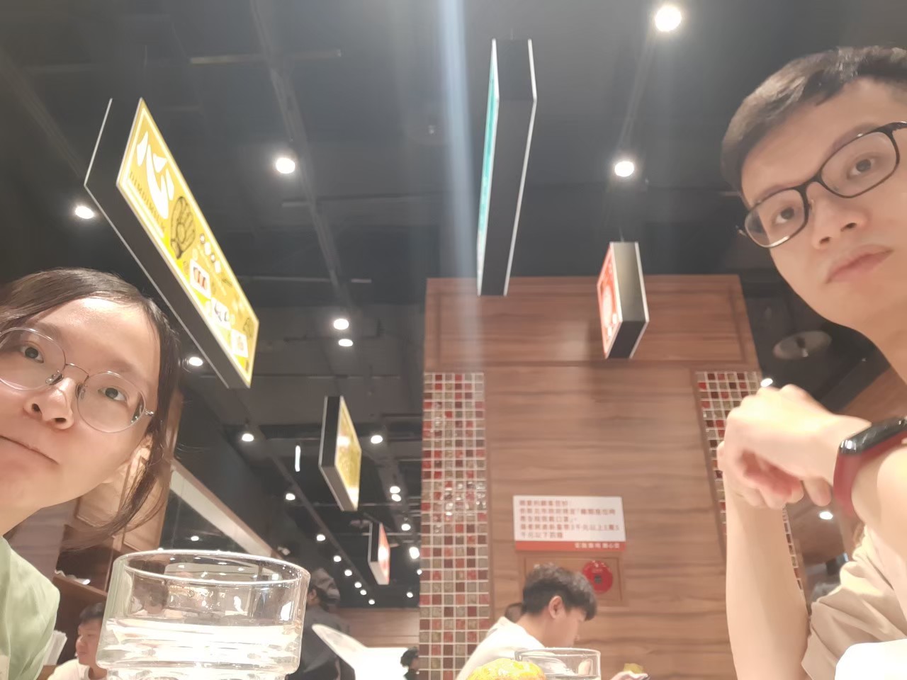 與小均玩overcook，吃點點心，逛街採買，吃南南