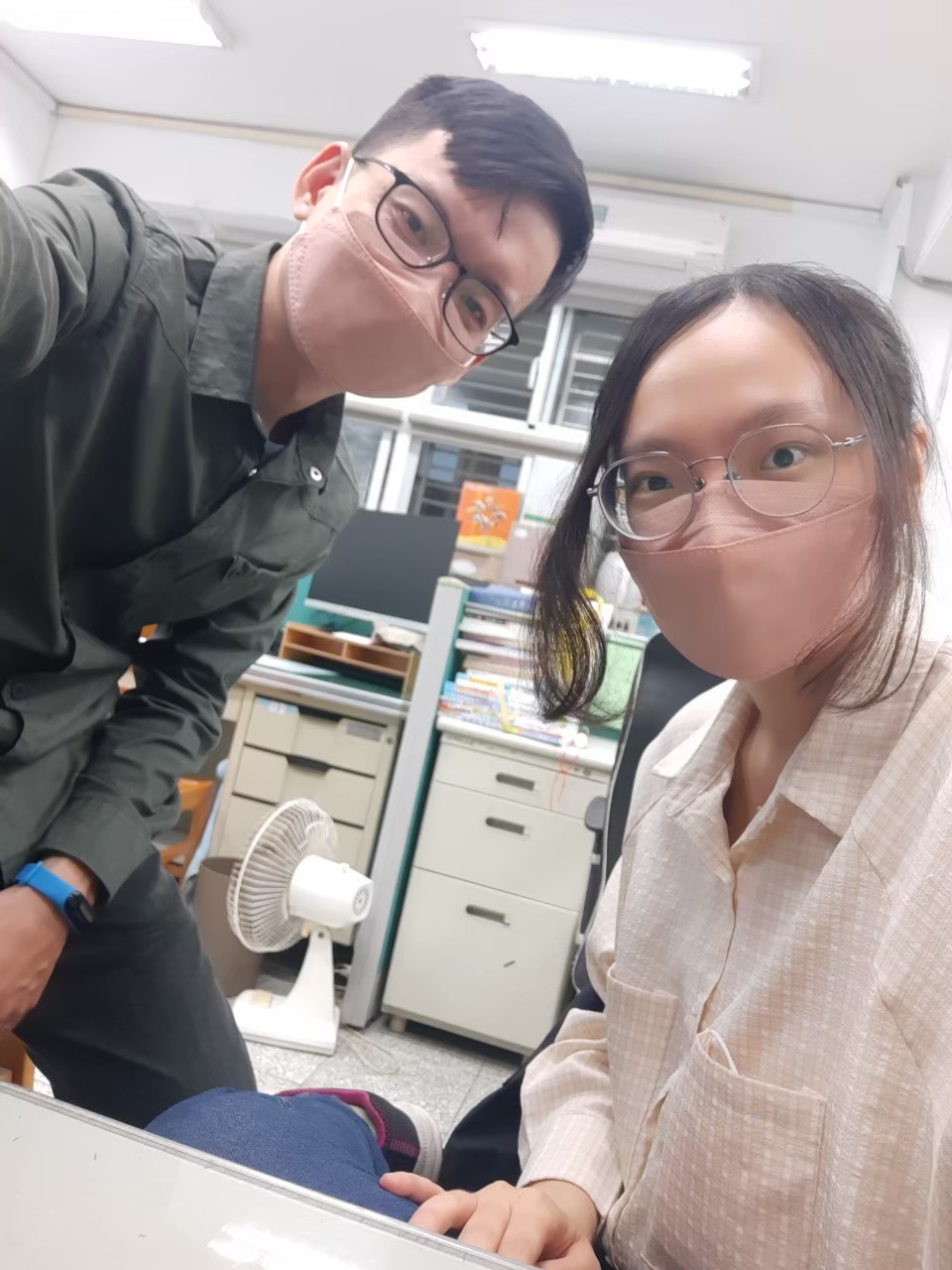 小均陪小金魚上補校課程，吃江湖麵館