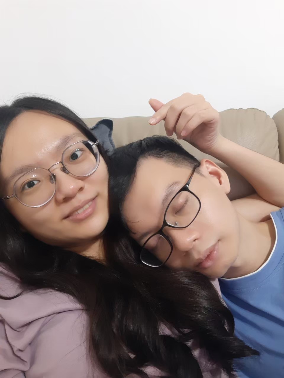 與小均約會，小紅來他照顧我