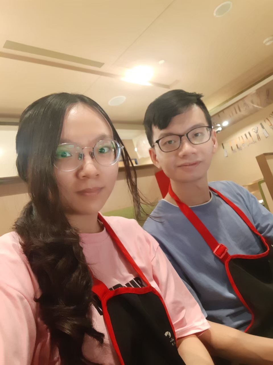 與小均吃早午餐，採買存糧，吃海底撈