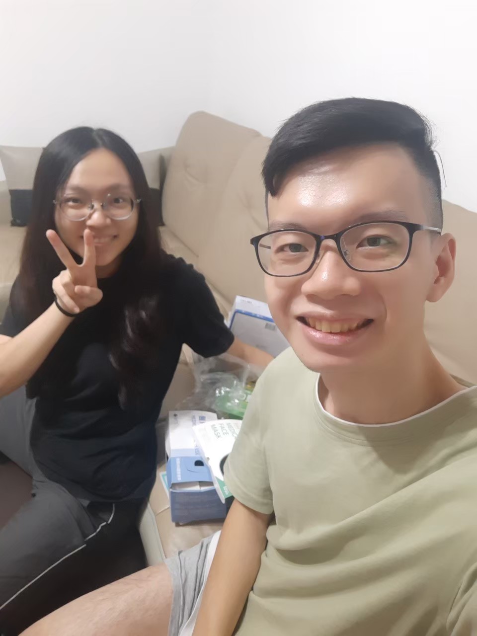 與小均午餐約會，買伴手禮，調眼鏡，整理家裡