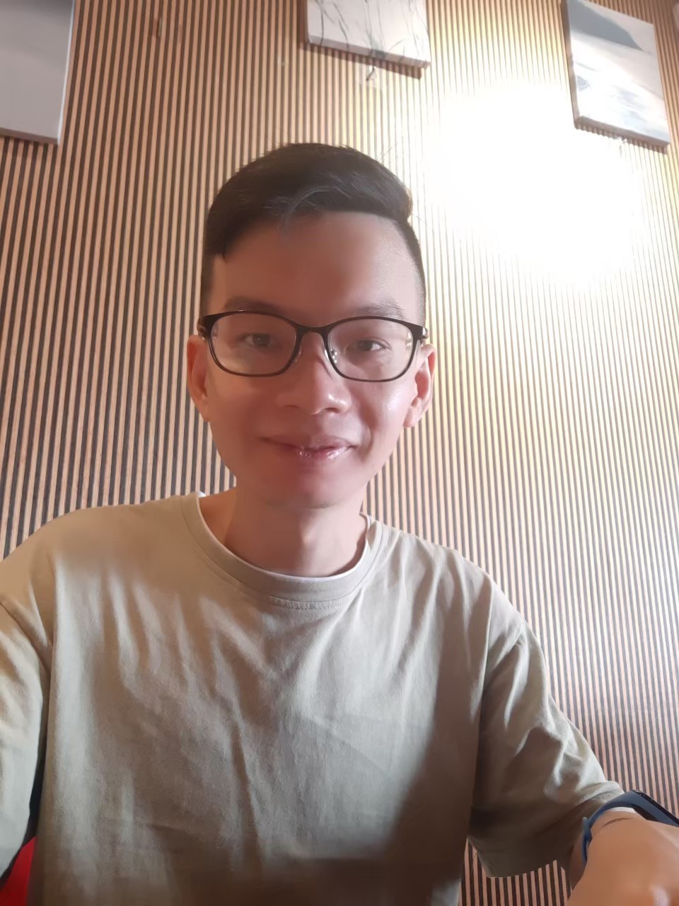 與小均午餐約會，買伴手禮，調眼鏡，整理家裡