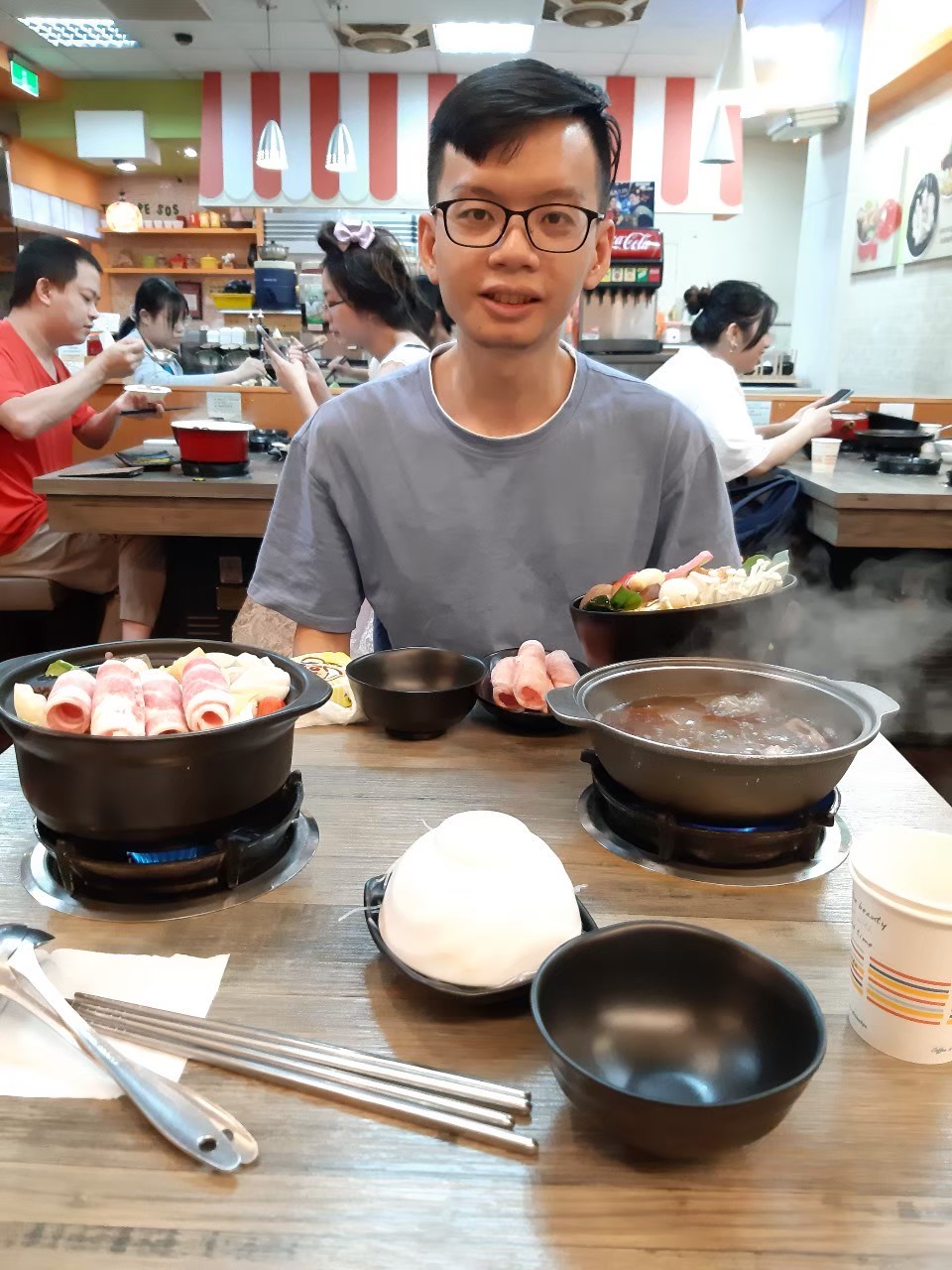 與小均討論裝潢，整理房間倒垃圾，吃火鍋，採買