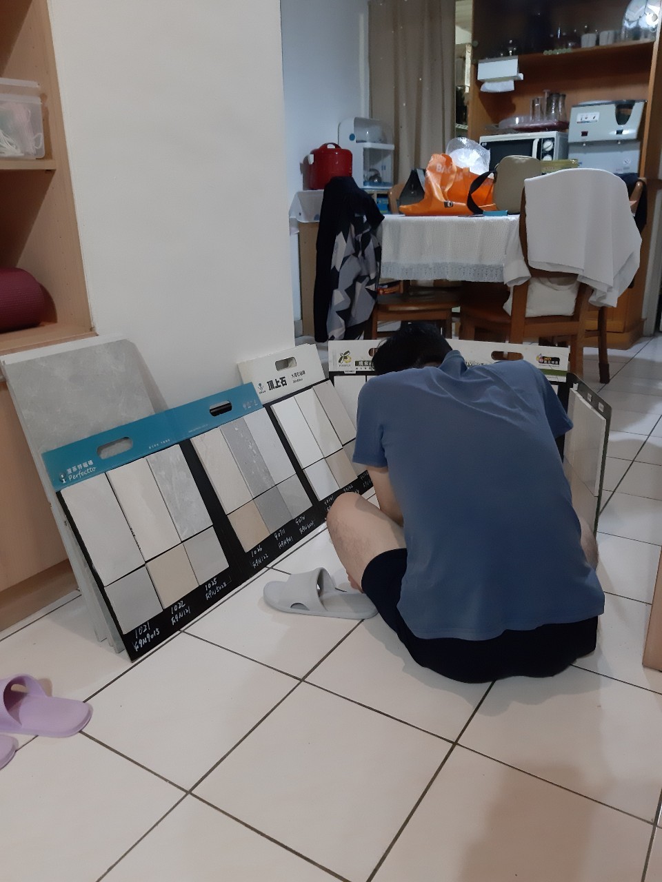 與小均吃火鍋，採買，當小紅來的小公主，挑磚跟門