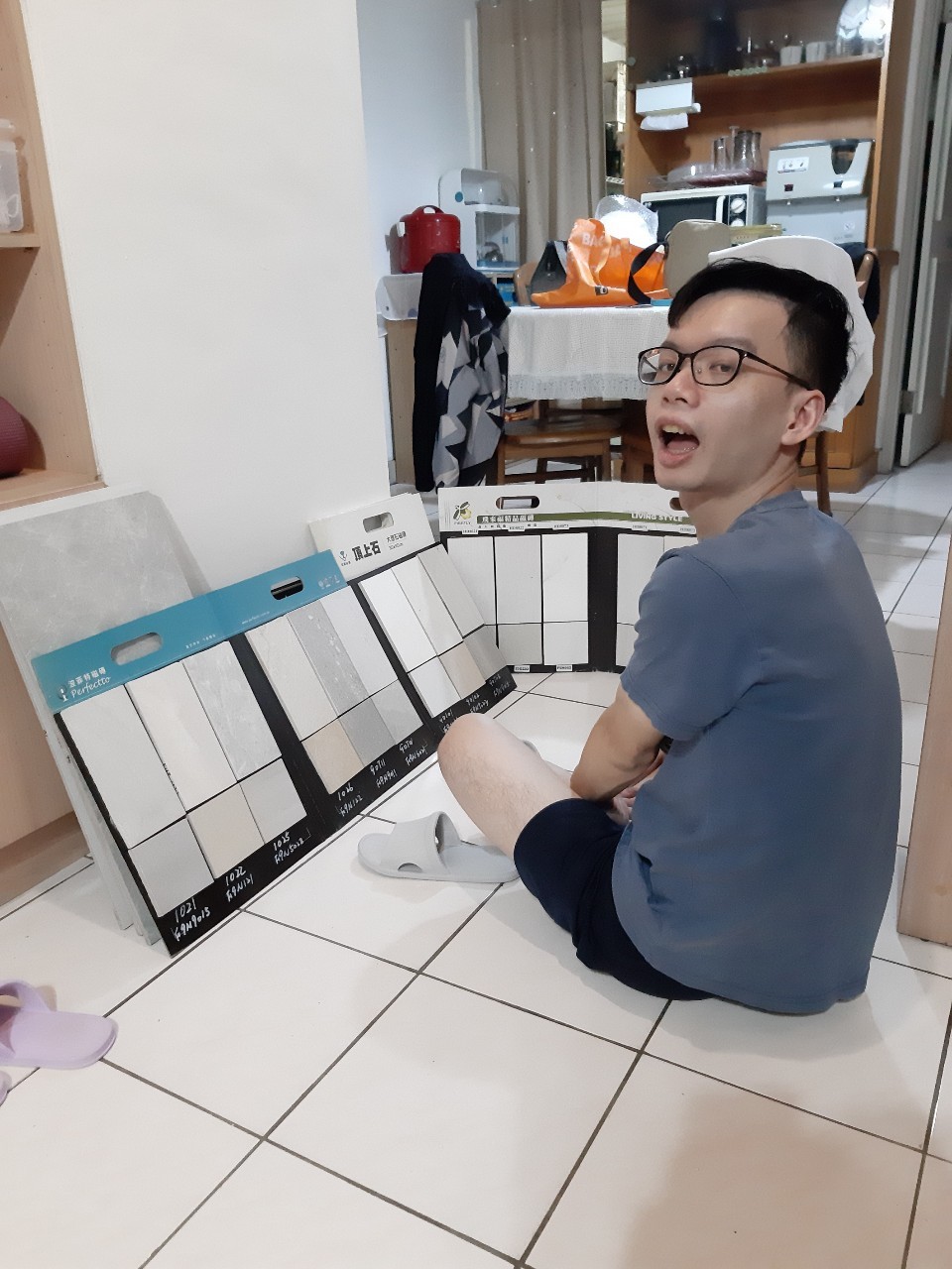 與小均吃火鍋，採買，當小紅來的小公主，挑磚跟門