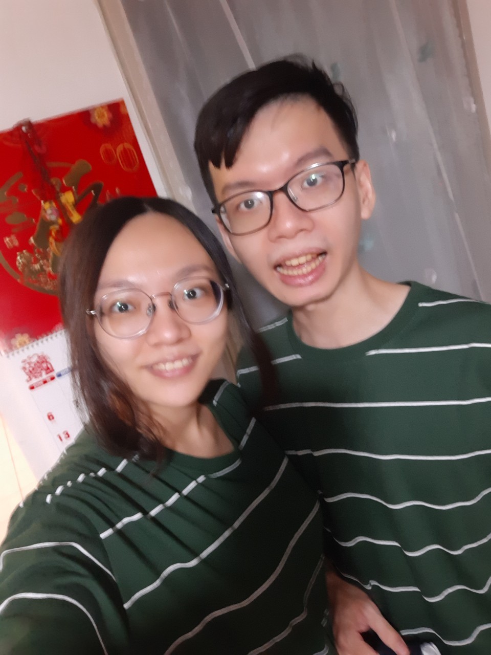 與小均下班約會，買甜點，吃自嗨鍋，穿情侶拖鞋買鹹酥雞，整理櫃子