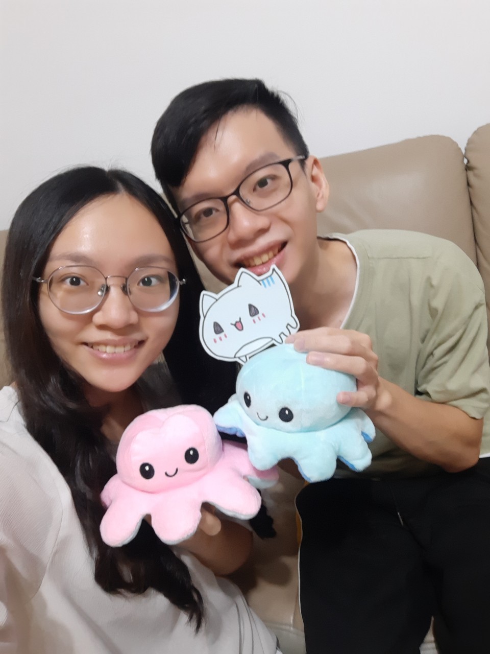 與小均認識一周年紀念日，交換禮物，買食材煮羊肉爐，整理香水櫃子