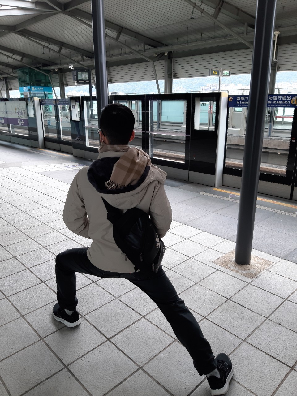 與小均去北車花熊好券，買帽子，看電影，吃豬排，買情侶水壺