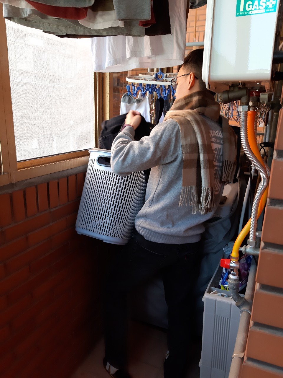 與小均做家事，玩桌遊，煮飯給我吃