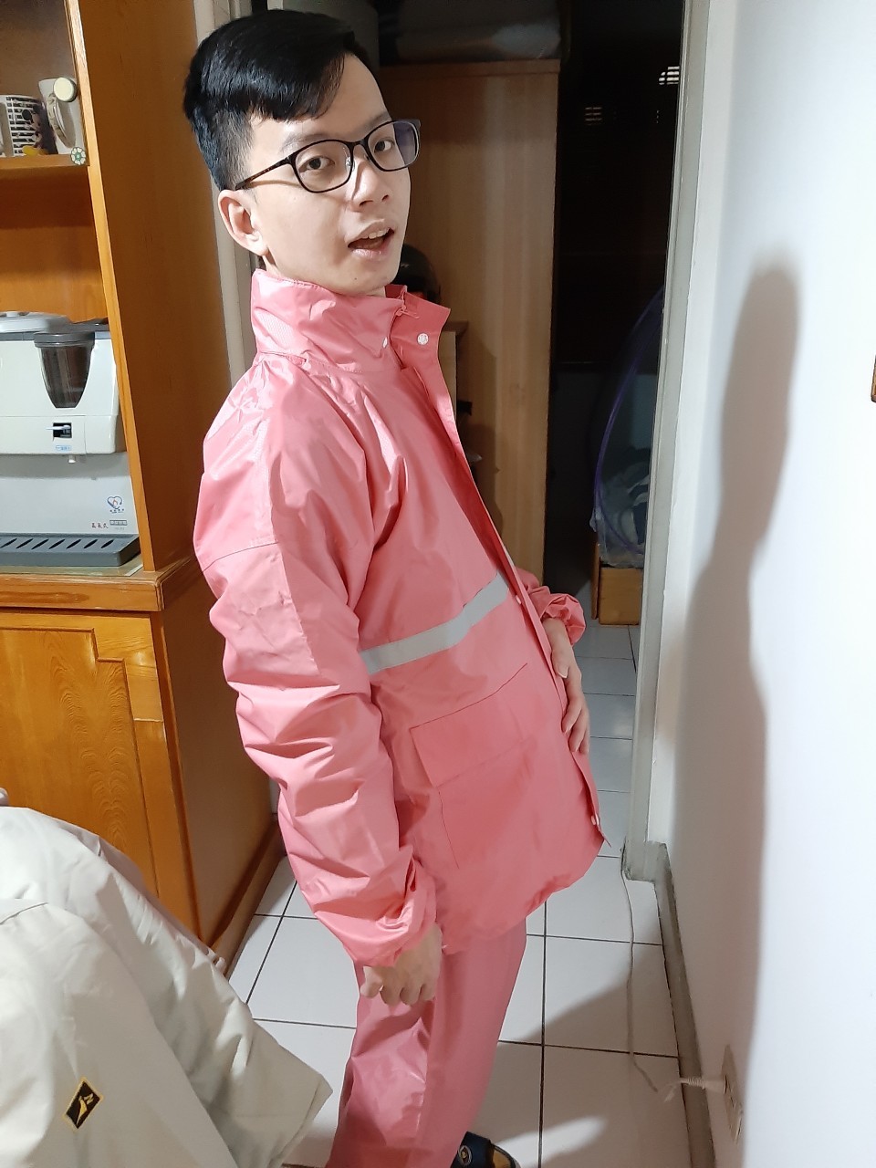 穿長裙與小均約會，炸蛋蔥抓餅圈粉，逛百貨找禮物