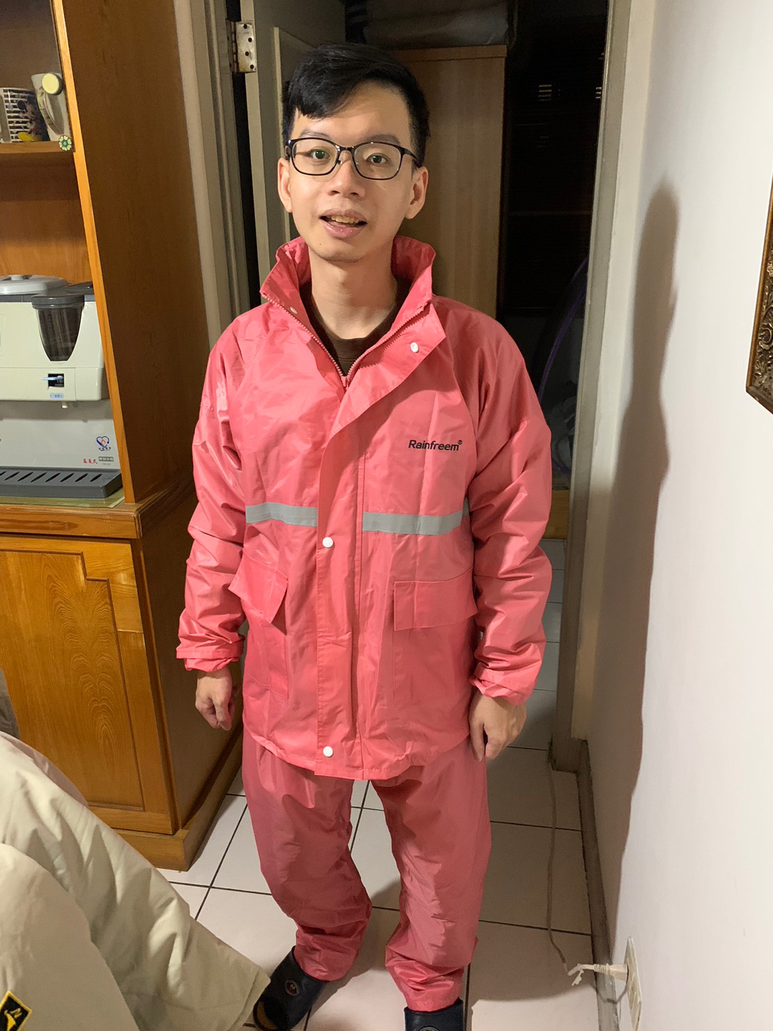 穿長裙與小均約會，炸蛋蔥抓餅圈粉，逛百貨找禮物