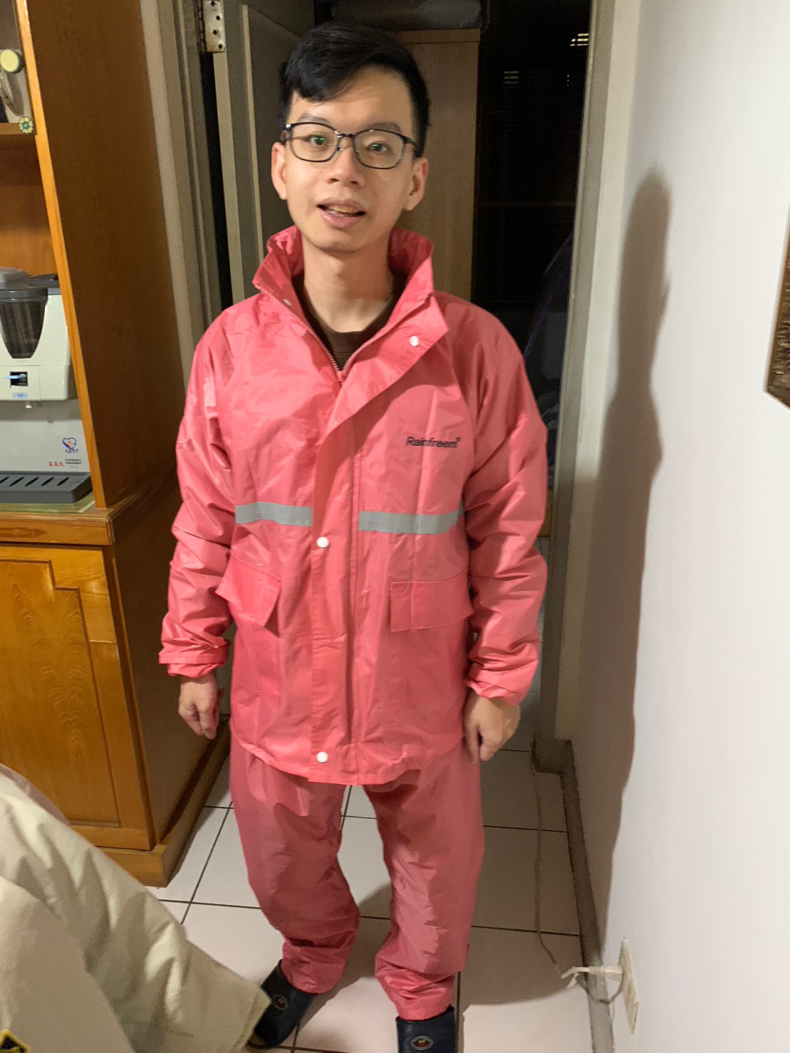 穿長裙與小均約會，炸蛋蔥抓餅圈粉，逛百貨找禮物