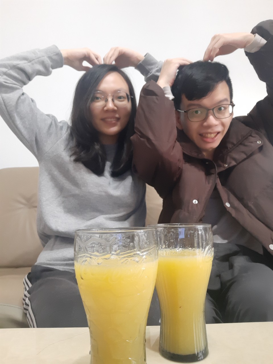 與小均吵架和好吵架又和好嗚嗚，煮咖喱飯，榨柳橙汁，吃壽司逛全聯