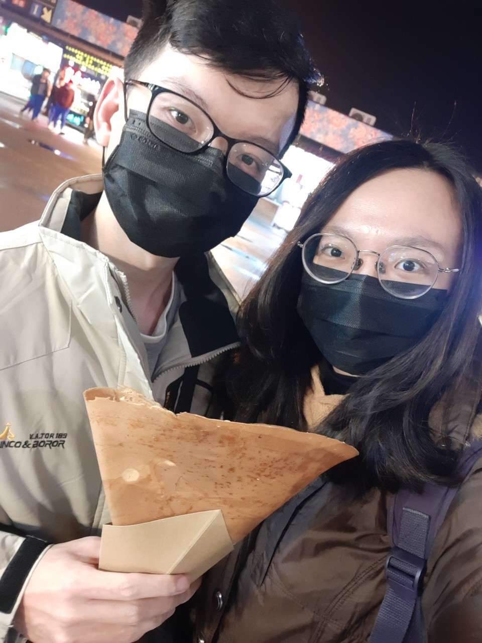 臨時起意去興仁夜市，套圈圈中獎品，吃可麗餅，買南南