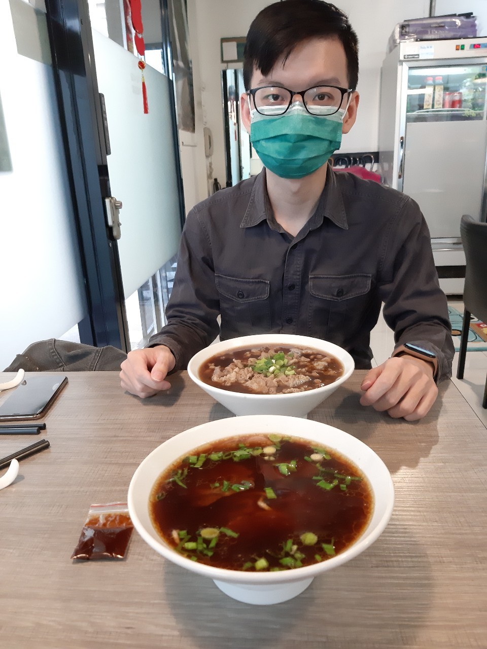 與小均吃黑蒜牛肉麵，逛宏匯，逛情侶鞋，吃享食，吃貴貴草莓，開福袋