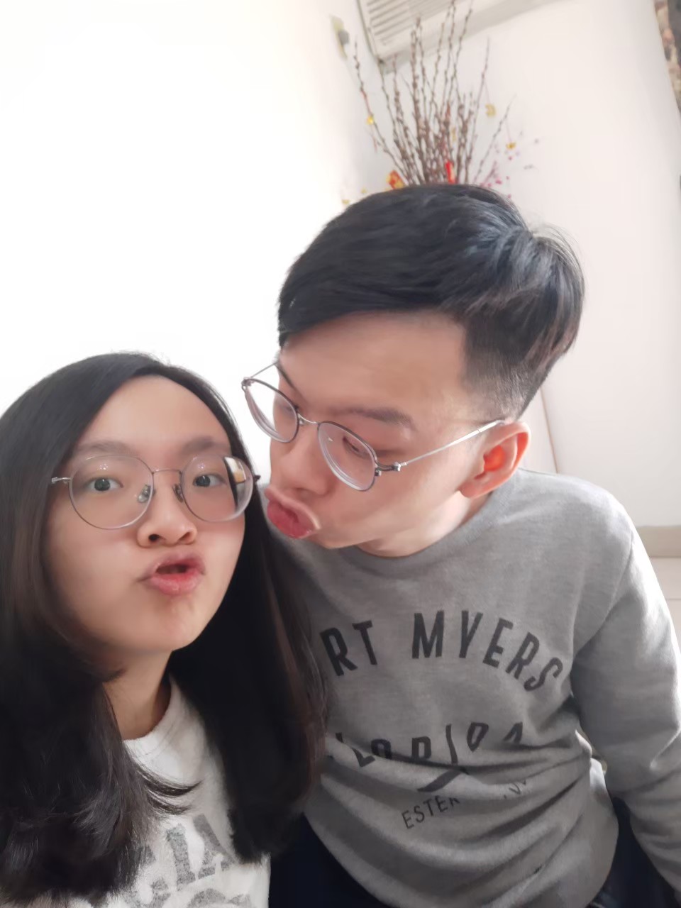 與小均牽新機車，安裝音響，玩庫洛魔法使app，買臭豆腐，送禮盒