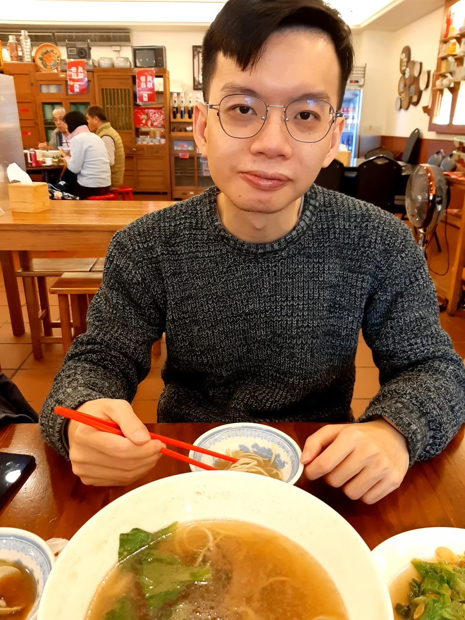 與小均開車出遊八里淡水，吃阿給，買餅，腳踏車攻克情人橋，刮刮樂，吃炸物，觀賞停車庫