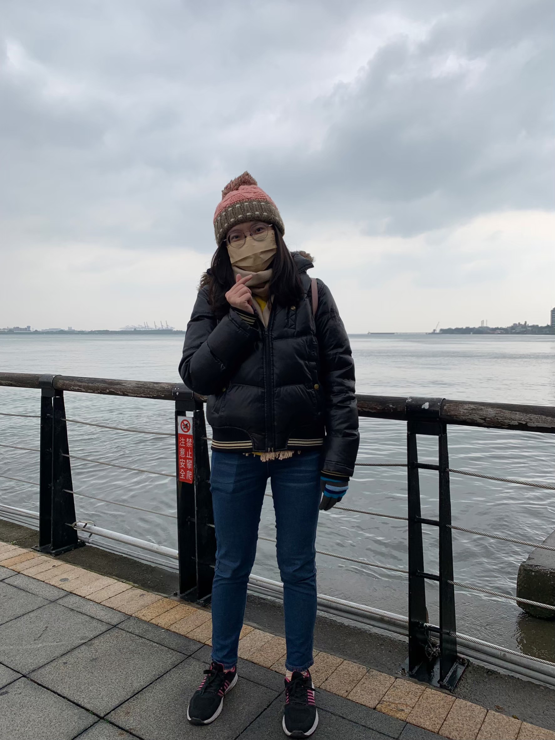 與小均開車出遊八里淡水，吃阿給，買餅，腳踏車攻克情人橋，刮刮樂，吃炸物，觀賞停車庫