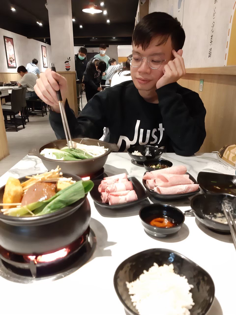 與小均太冷宅在家，吃老先覺