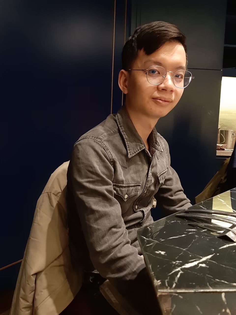 與小均玩單機遊戲，辦舊機車退保，逛很俗的五金行，吃夏慕尼，買玉如阿姨內衣