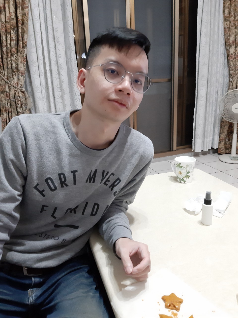 與小均下班約會充電，全聯採買，煮韓國椪餅，開箱包裹