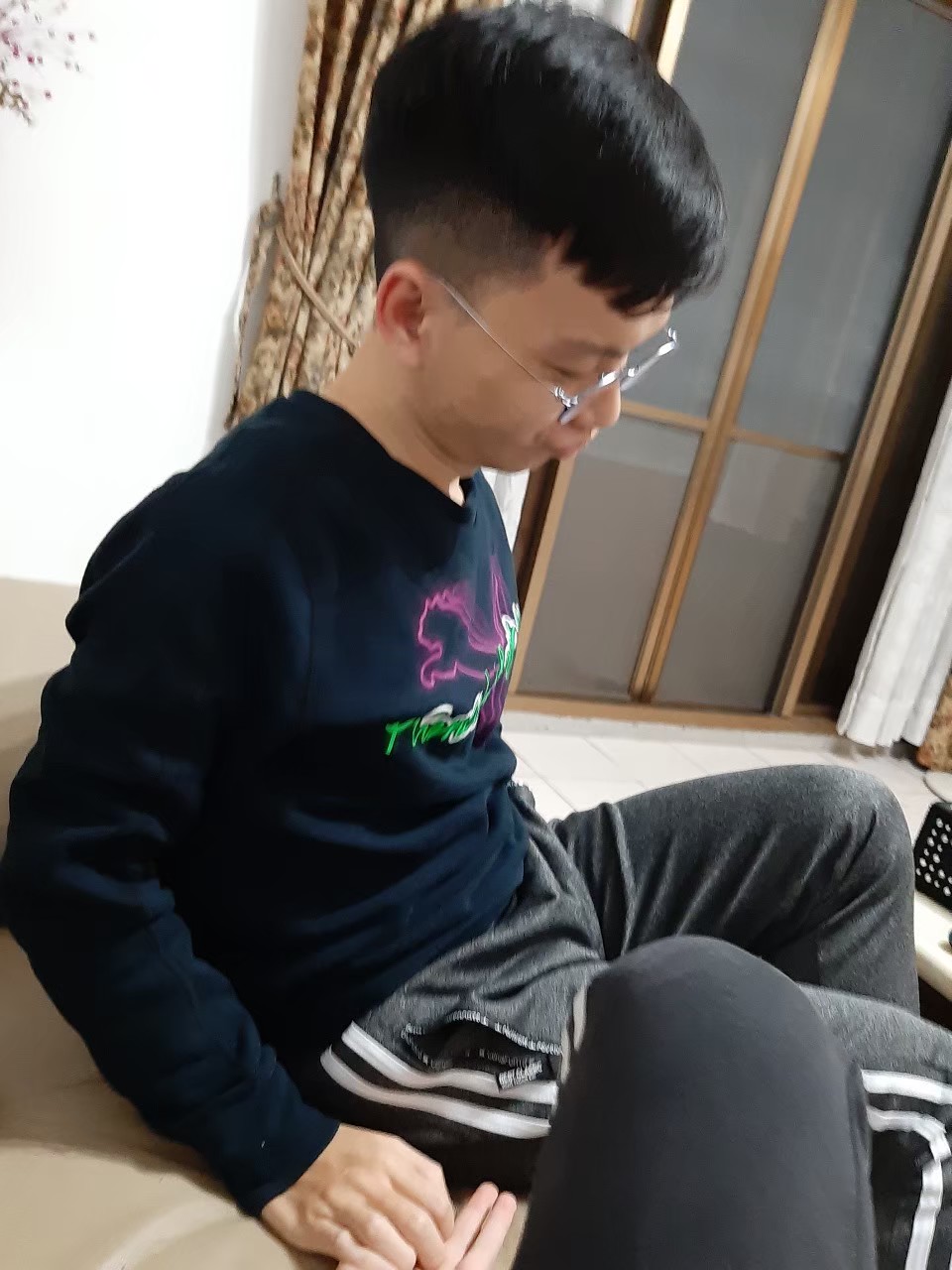 與小均飛撲，採買煎鮭魚，吃麻糬，跳健康操