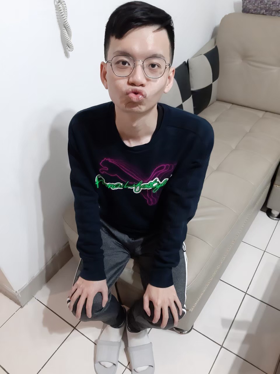 與小均飛撲，採買煎鮭魚，吃麻糬，跳健康操