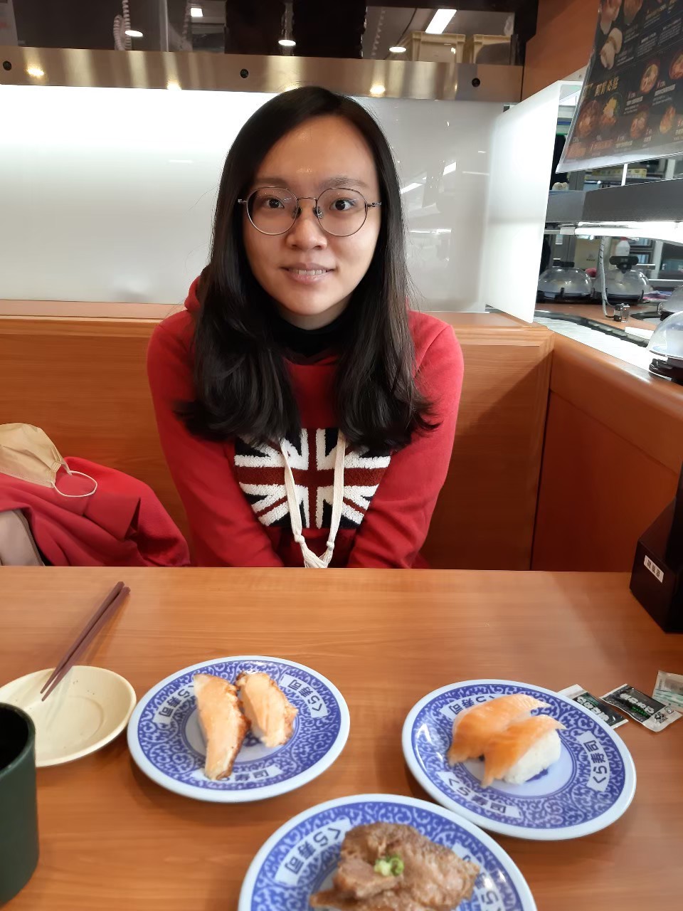 與小均吃藏壽司，洗牙，看雷雷的鬼滅，買情侶鞋，吃牛肉麵，換機油，喝迷克夏