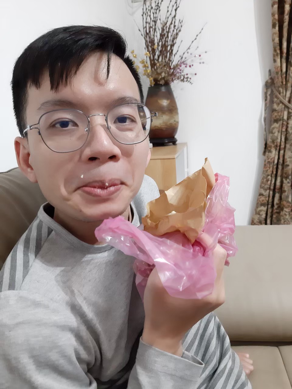 與小均下班約會，吃爆爽，買到紅豆餅好吃，吃麻糬