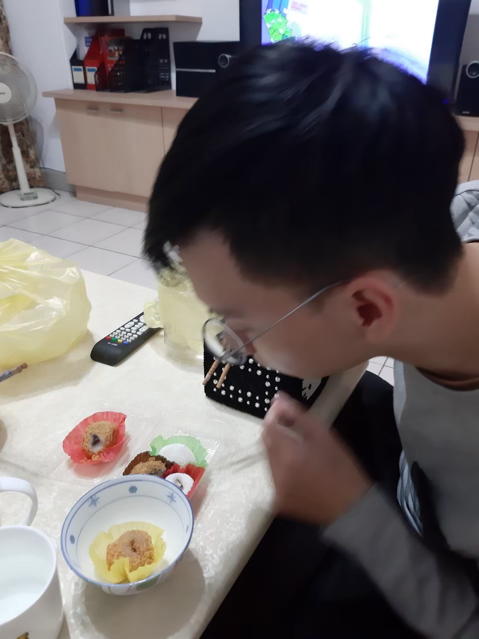 與小均下班約會，吃爆爽，買到紅豆餅好吃，吃麻糬