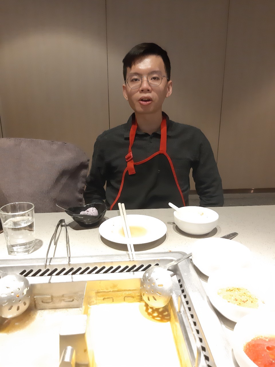 與小均小巨蛋吃海底撈，美甲，溜冰