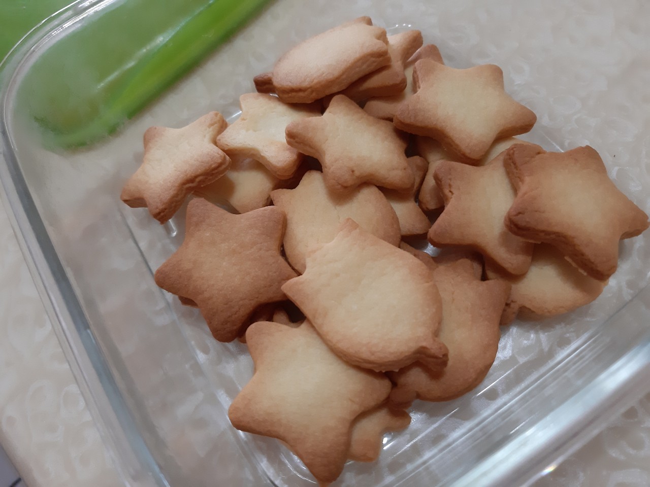 與小均採買，看職棒直播，做餅乾，逛屈臣氏，吃火鍋