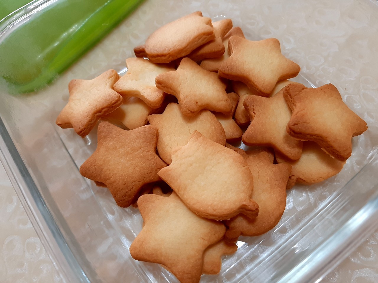 與小均採買，看職棒直播，做餅乾，逛屈臣氏，吃火鍋