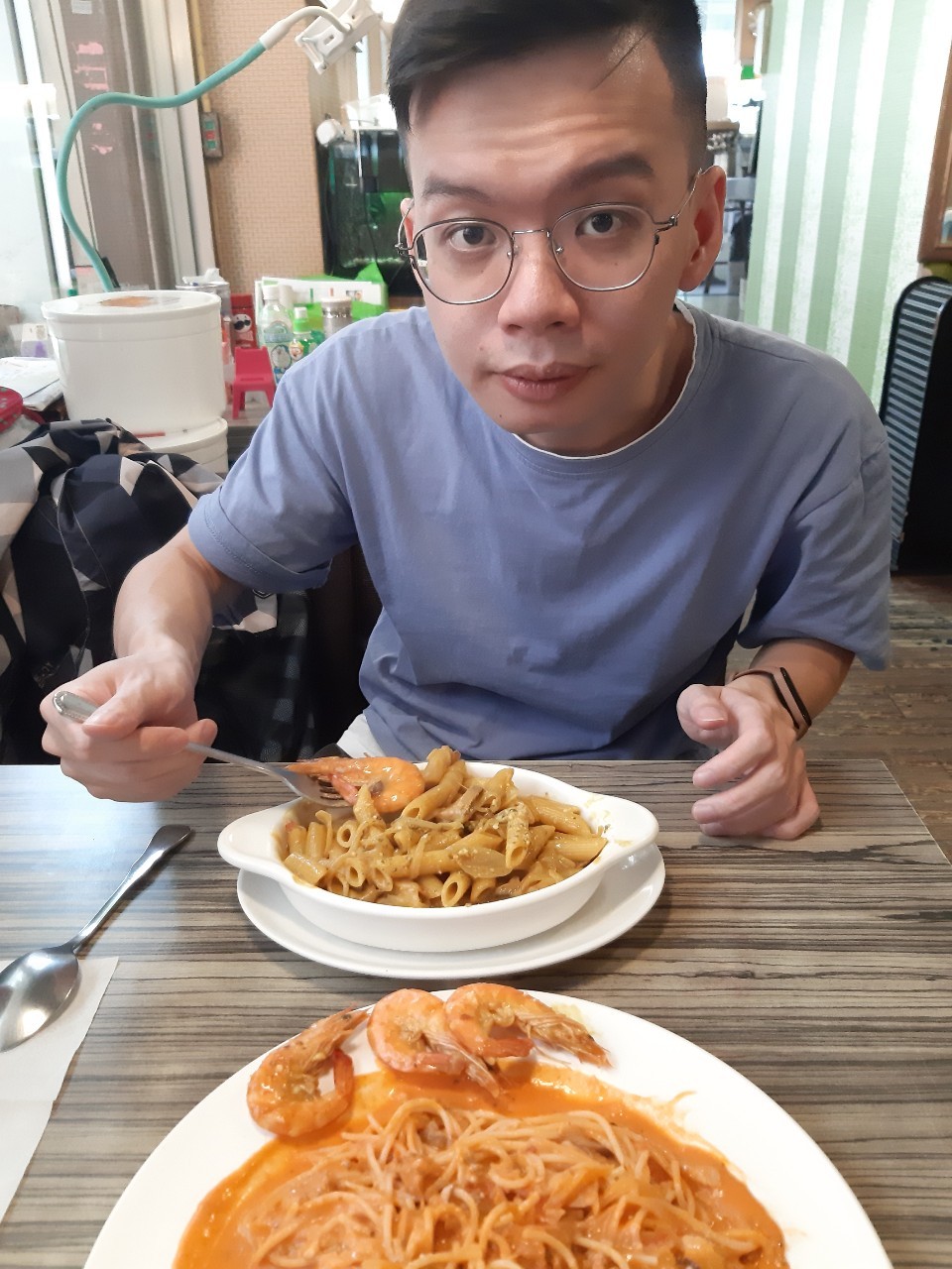 與小均吃頑童，逛net，買小七芋泥甜點，吃粥大師