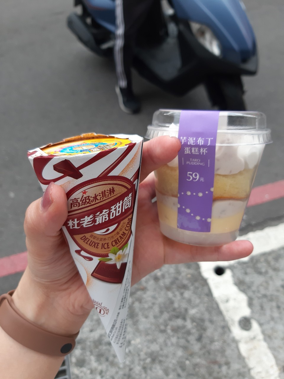 與小均吃頑童，逛net，買小七芋泥甜點，吃粥大師