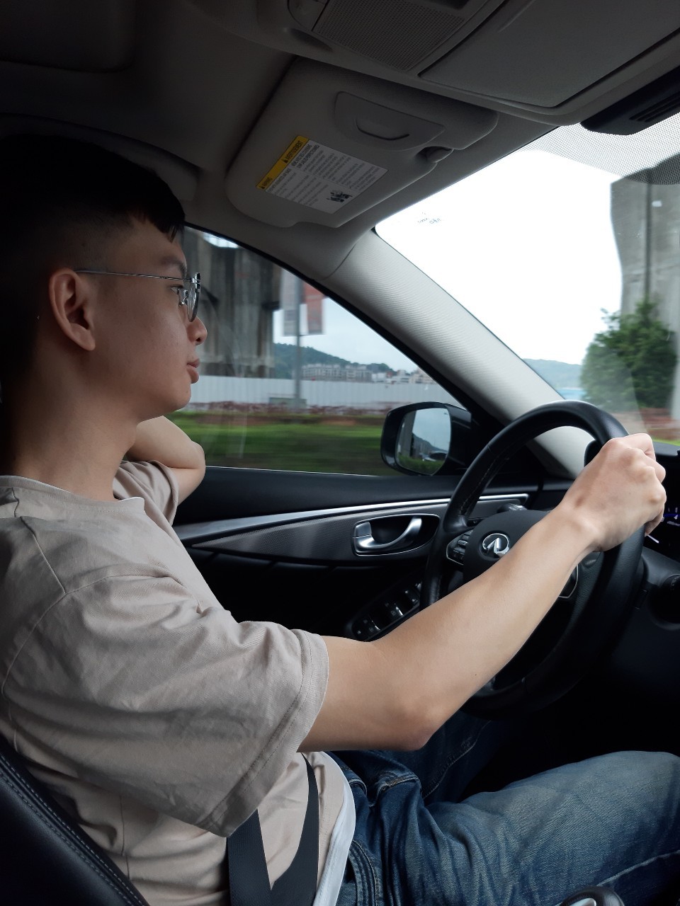 吃壽司郎，做奶酪送小均爸媽，穿裙子好美，小均開車接送