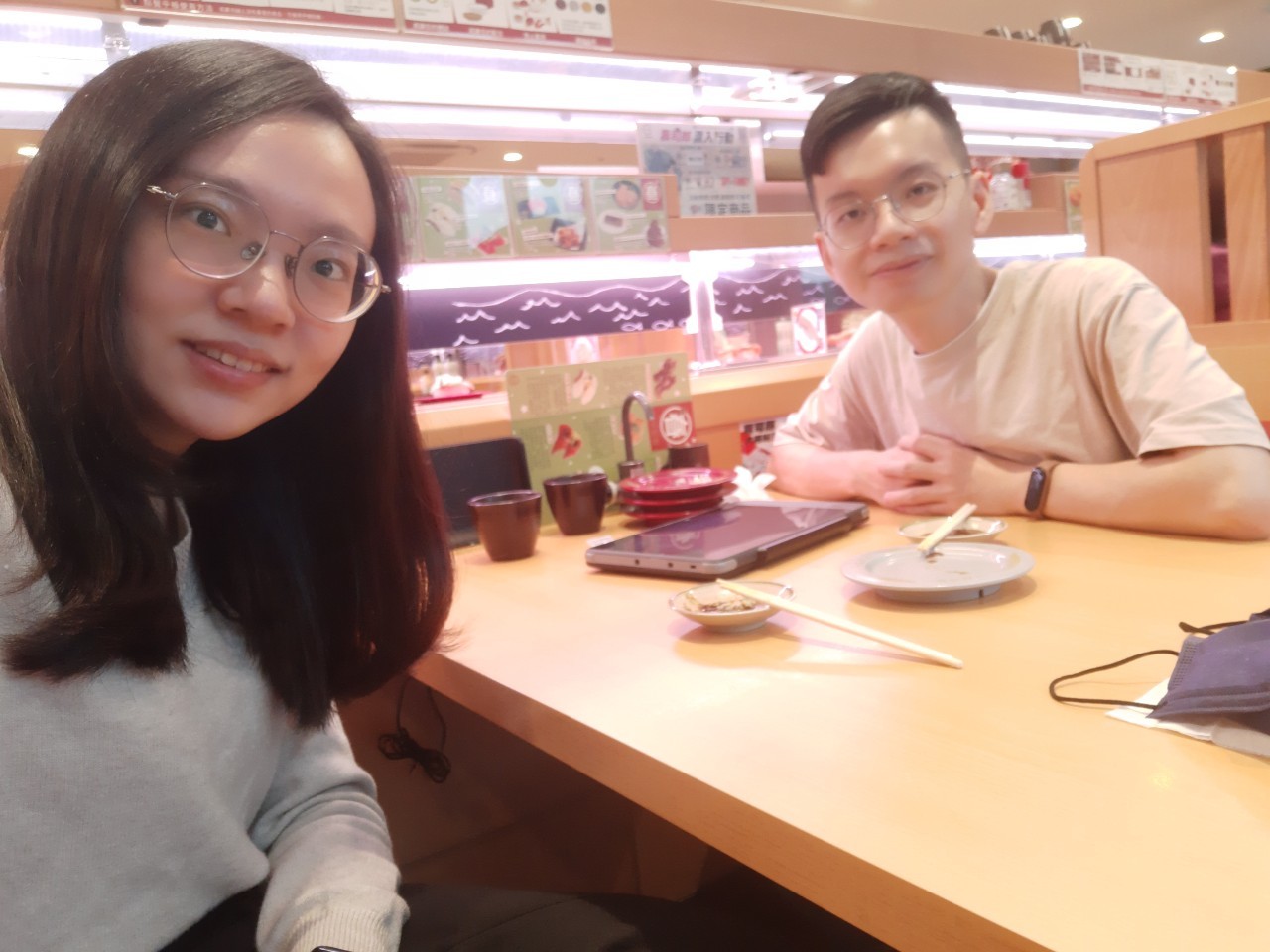 吃壽司郎，做奶酪送小均爸媽，穿裙子好美，小均開車接送