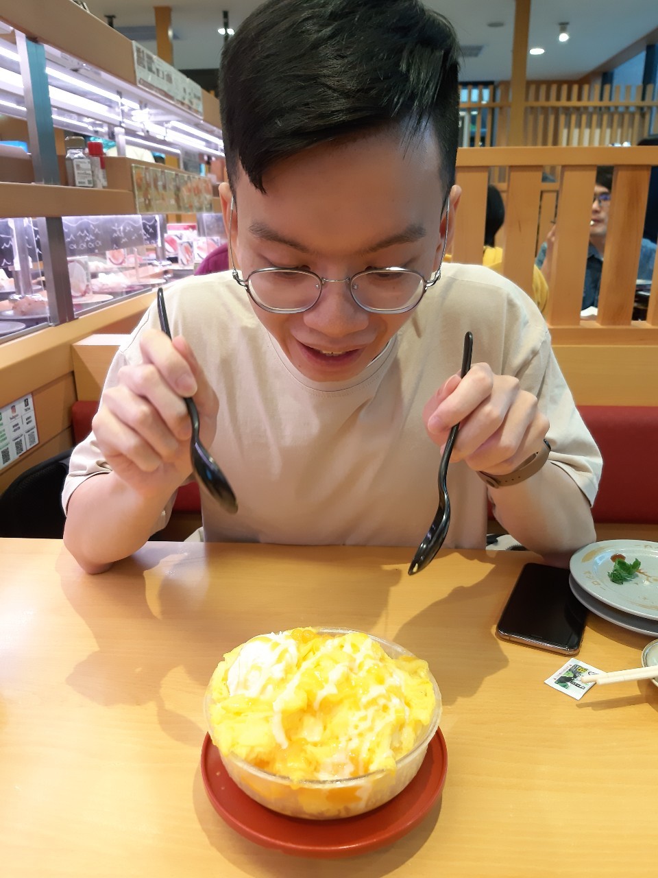 吃壽司郎，做奶酪送小均爸媽，穿裙子好美，小均開車接送