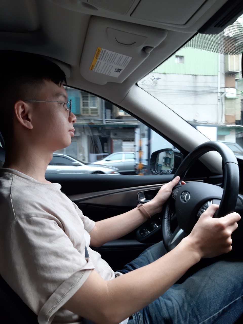 吃壽司郎，做奶酪送小均爸媽，穿裙子好美，小均開車接送