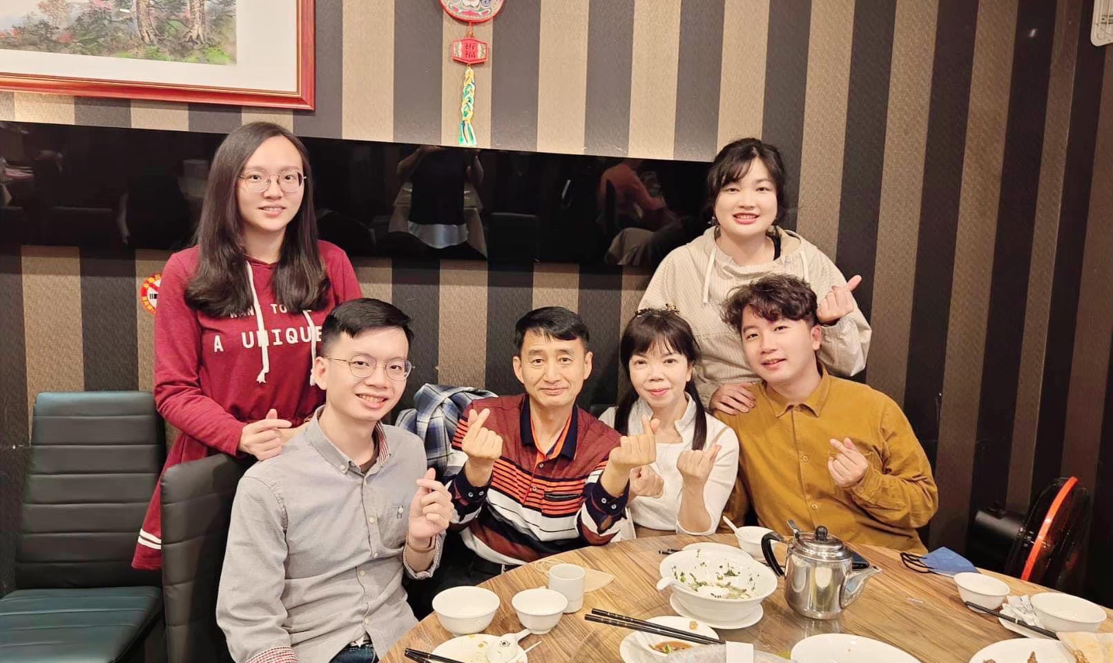 與小均家人吃饃膳坊，慶祝他爸生日，吃哈根達斯雪糕，小賊偷口罩，整理書櫃