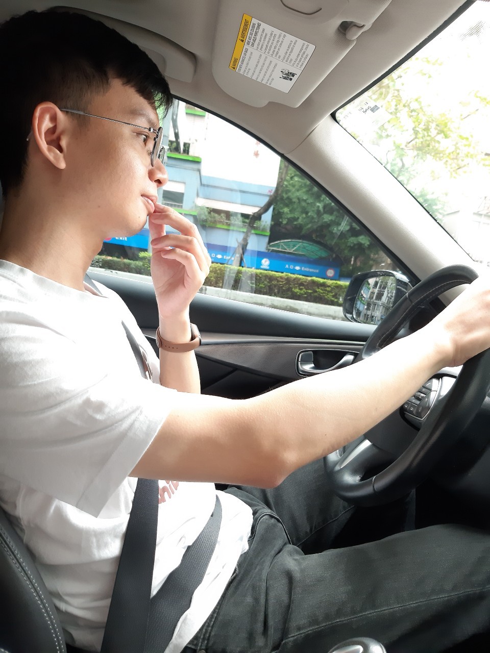 與小均還有香蕉.香蕉女友小林一起吃火鍋，玩湯姆熊，採買，調眼鏡，吃麥當勞，炒嫩蛋吃